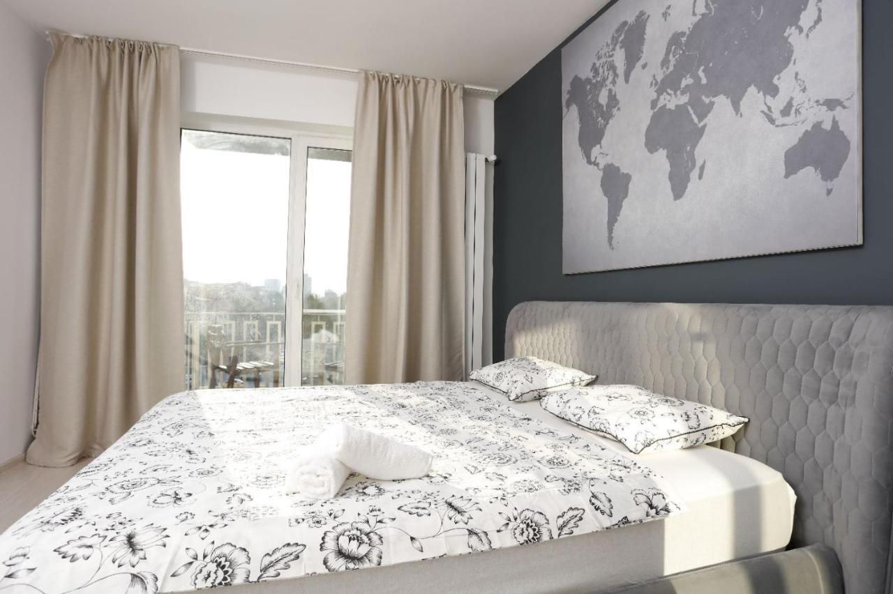 2 Bedroom Apartment With Amazing View In City Center Bukarest Exterior foto