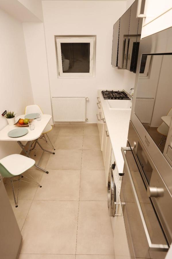 2 Bedroom Apartment With Amazing View In City Center Bukarest Exterior foto